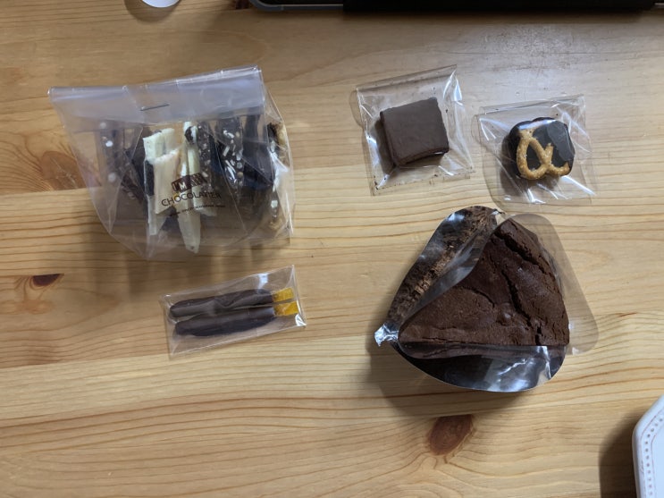  I'm Chocolatier 에서 간식을 사보았다.