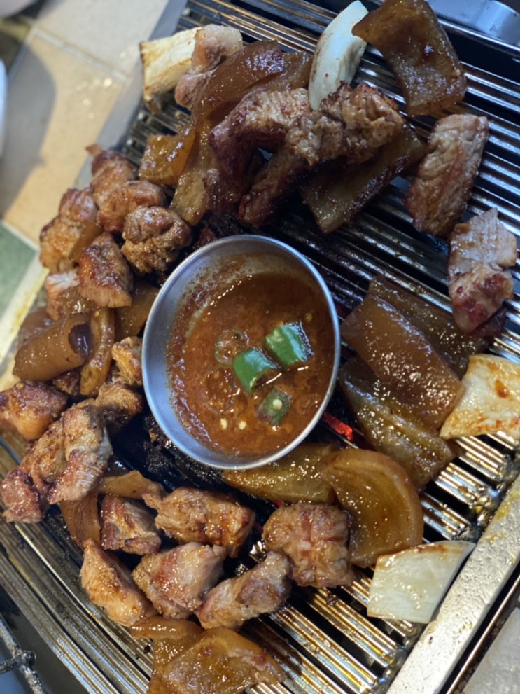  [사당맛집] 소금구이&돼지껍데기 함께 먹는 역대급 사당역 고기집 “굴뚝집”