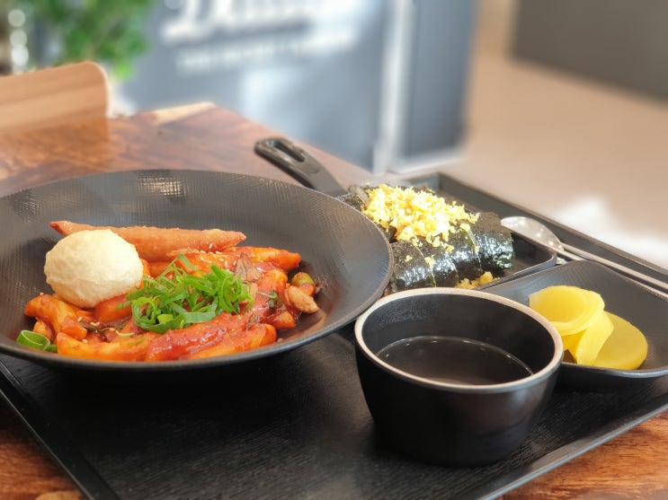  일산 주엽 석관동떡볶이 이북식기름떡볶이, 꼬마김밥