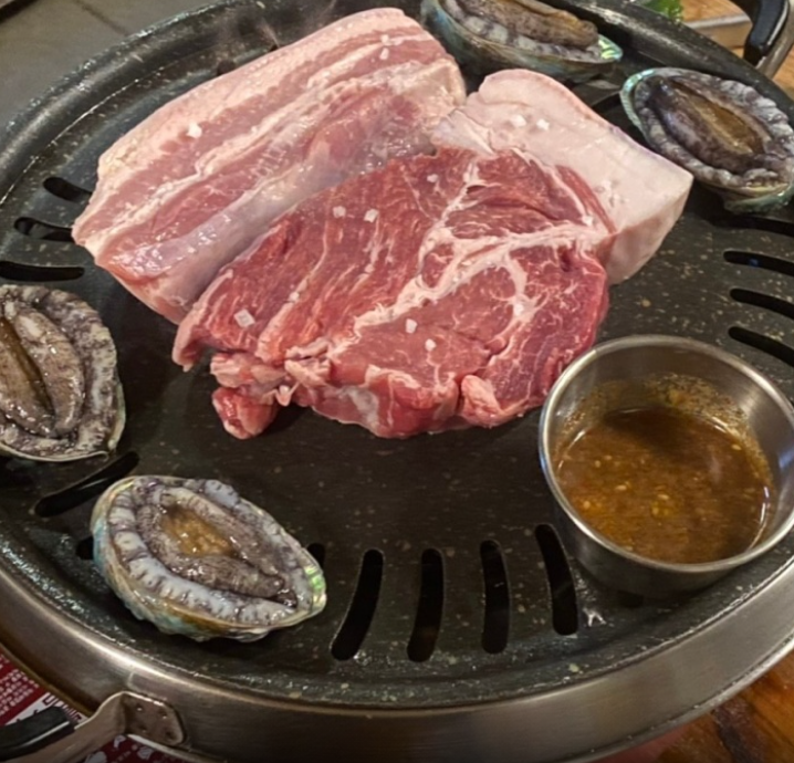  흑돼지의 육즙이 살아있는 제주 애월 맛집 뚱딴지 시식후기