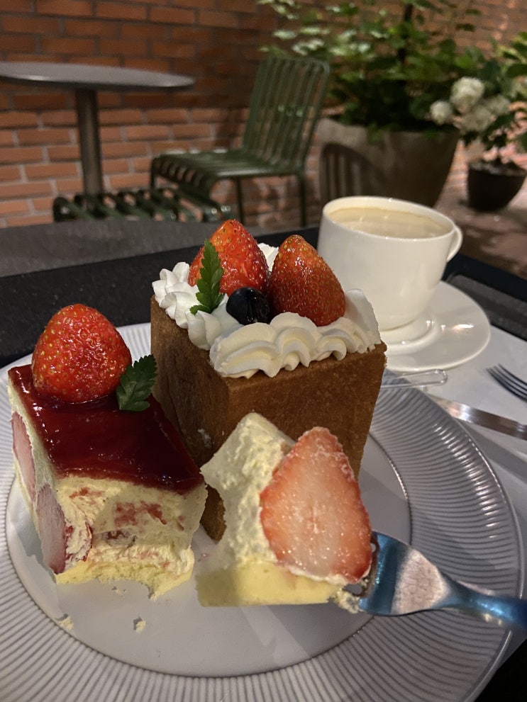  디저트가 맛있었던 분위기 좋은 을지로카페 수잔나의 앞치마