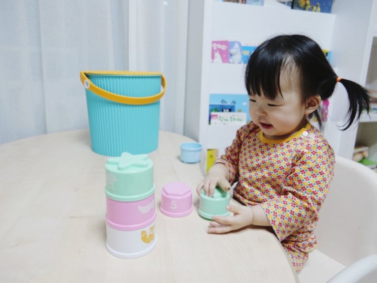 두돌아기장난감 컵쌓기 18개월아기도 할 수 있을까?