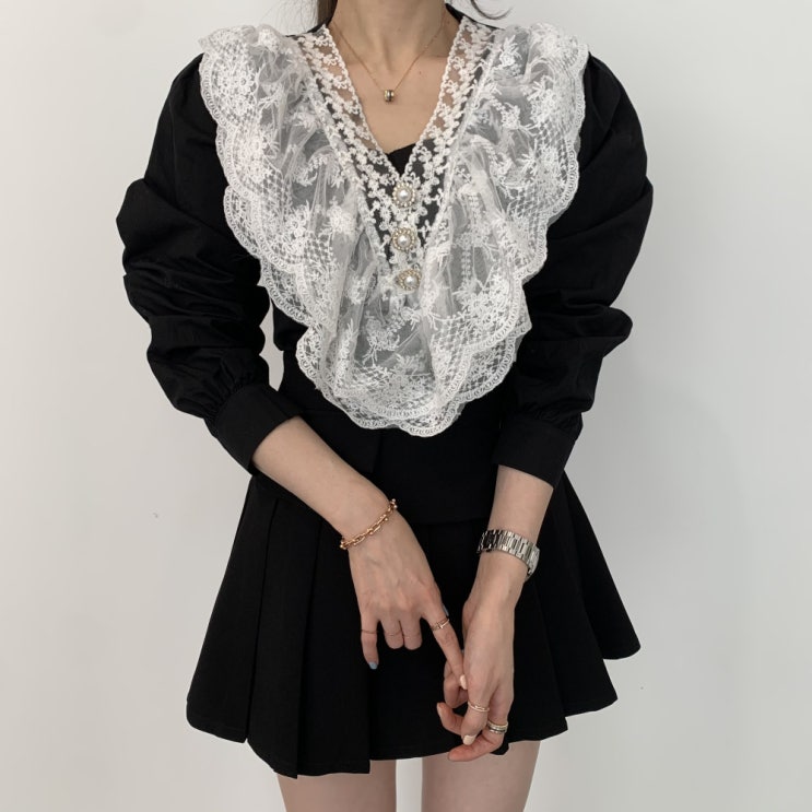 요즘 인기있는 바이름 / 진주 프릴 레이스 블라우스 좋아요 요즘 인기있는 바이름 / 진주 프릴 레이스 블라우스 좋아요