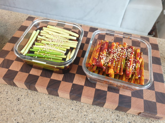  간편한 집 반찬 만들기 " 마늘종 장아찌" 간장 반~고추장 반~