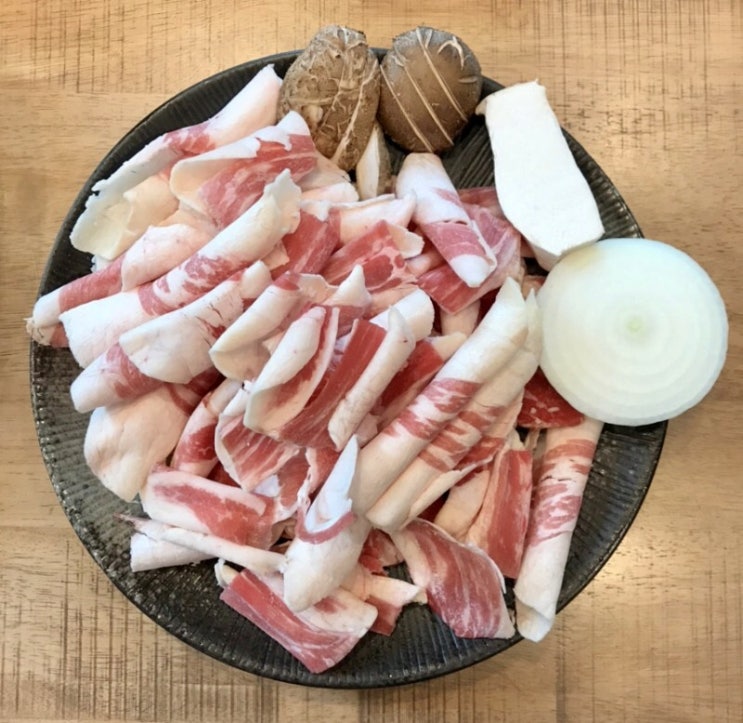 [1년 전 오늘] 육갱 소고기 돼지고기 국밥 육회 육전 냉면 없는게 없는 청당동 로컬지역민맛집 / 천안식후감