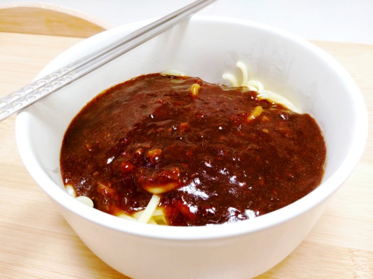 오뚜기 유니짜장 원플원이라 사 보았어요. 집에서 짜장면 해 먹기! 오뚜기 유니짜장 원플원이라 사 보았어요. 집에서 짜장면 해 먹기!
