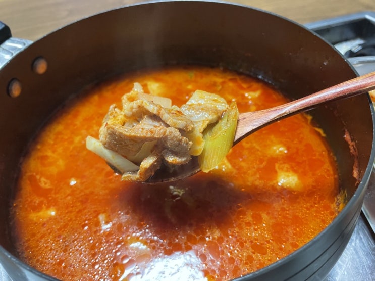  돼지찌개 밀키트 마켓코끼리 간편식 캠핑요리로 추천