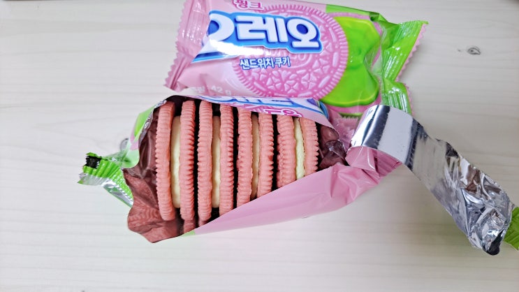 핑크 오레오 샌드위치 쿠키 후기