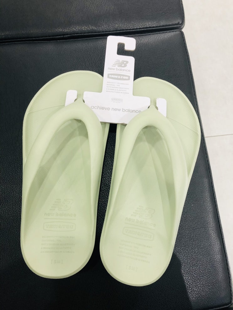  뉴발란스 토앤토 플립플랍 쪼리 라이트그린  베이지