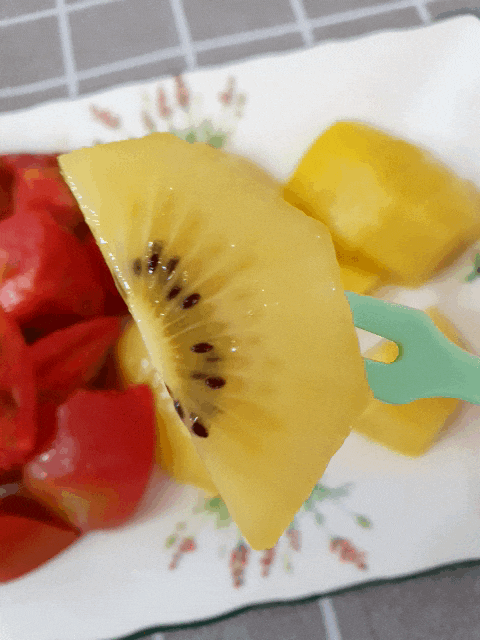  짭짤이토마토랑 골드키위로 야식먹방중 다이어트 실패일까요?