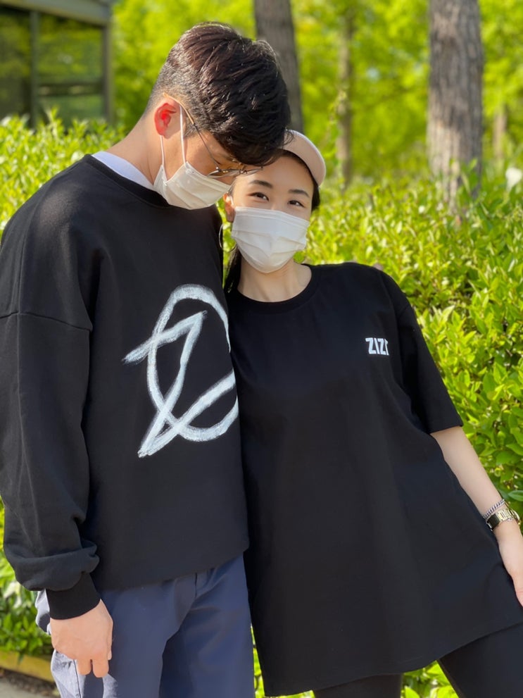  남녀공용 맨투맨 추천 지지스 스트릿패션 시밀러룩 커플템 발견