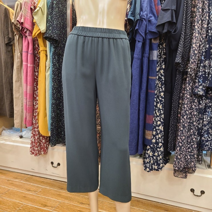  인기 많은 BCBG 비씨비지 가격파괴!! 탁월한착용감!! 여름 아세테이트 밴드 8부 통 와이드 팬츠 좋아요