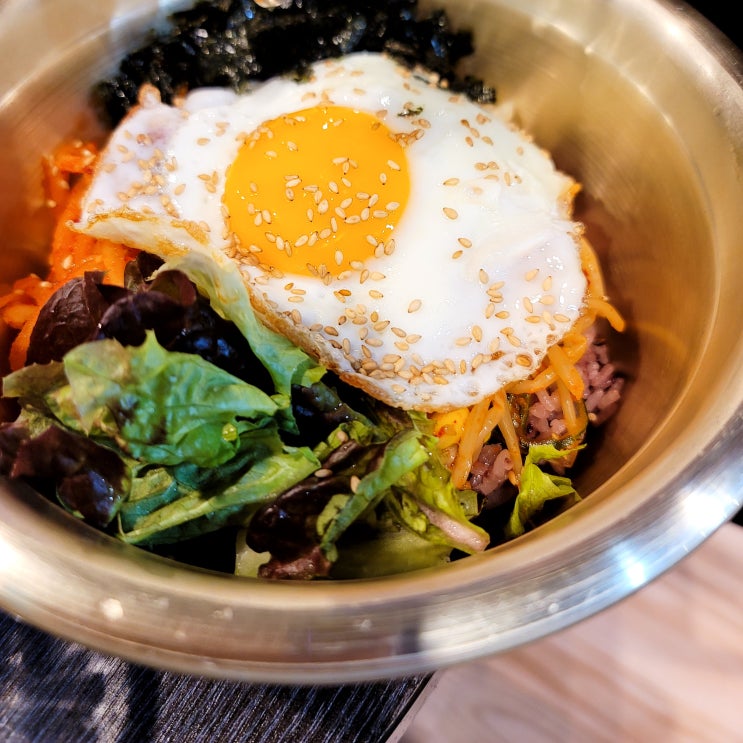 고기집 갔는데 비빔밥먹고 반했음ㅋ 고기집 갔는데 비빔밥먹고 반했음ㅋ