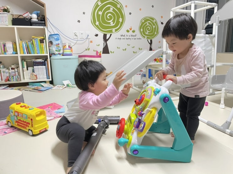  아이큐베이비 최애템 잉글리시스쿨버스와 액티비티테이블워커