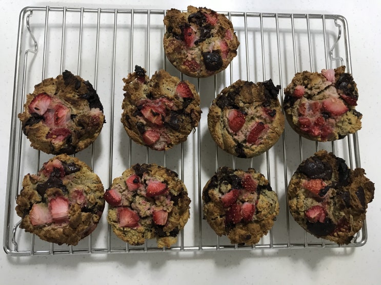  아이와 함께 하는 아주 간단하지만 건강하고 맛있는 빵만들기 - 딸기초코머핀 홈베이킹(노밀가루, 노설탕, 노버터, 저탄수, 당질제한, 키토베이킹)