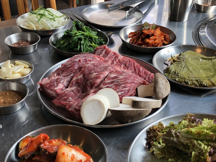  위례 맛집 - 담백한 반찬과 함께 품질 좋은 한우
