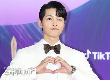  백상예술대상 당연히 빈센조 송중기가 탈 줄 알았는 데 ㅠㅠ 빈센조 멋있었는 데 ㅠㅠ