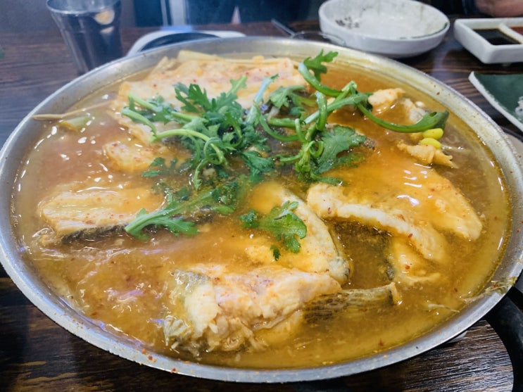  회 다먹고 매운탕으로 소주 계속 깟네요!