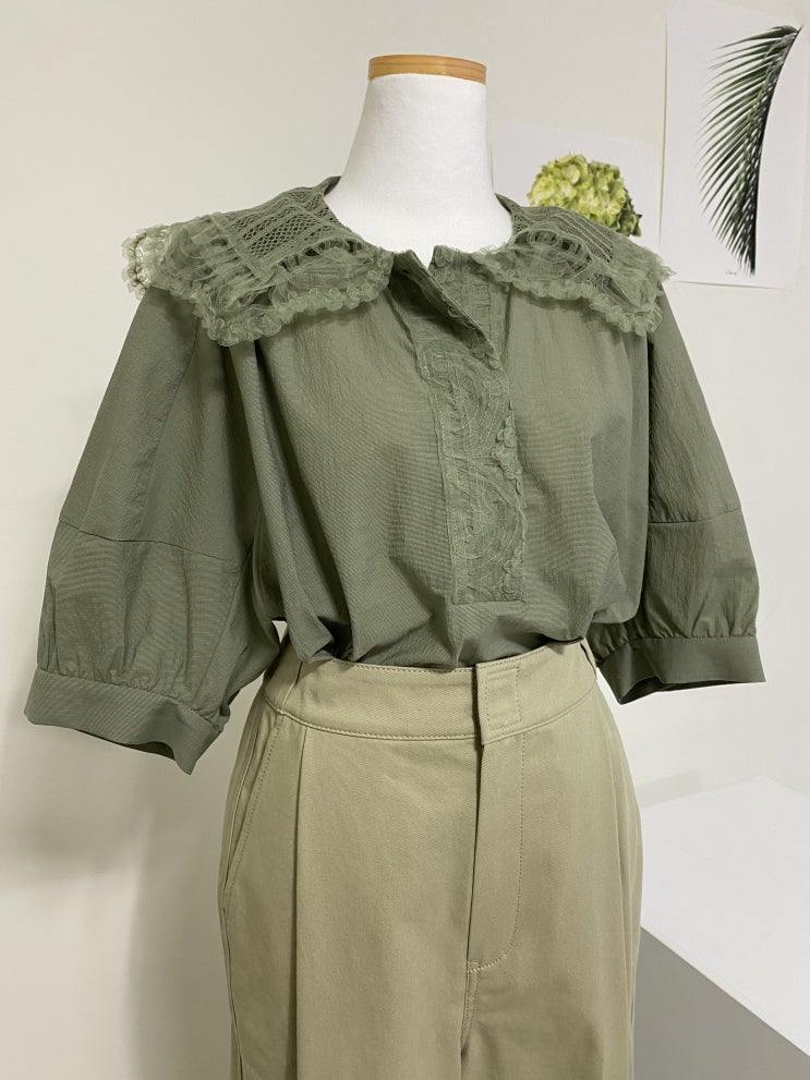  [오***] 아플리케 블록 탑 - khaki/off white