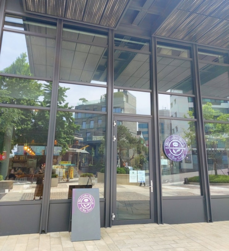 몬드리안호텔 커피빈 이태원카페 넓은실내 야외테라스 주차가능 몬드리안호텔 커피빈 이태원카페 넓은실내 야외테라스 주차가능