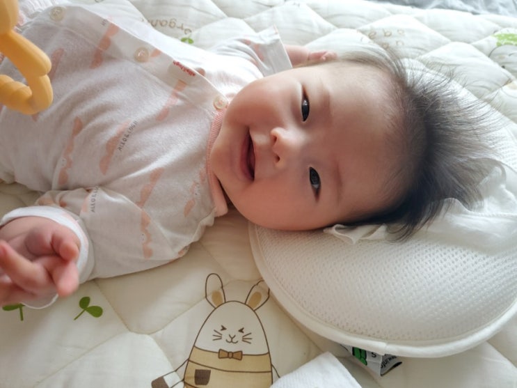 109일차-백일의 기적과 백일의 지옥, 아기 하루 목욕 횟수, 두상관리, 니노필로우 사용기, 풍선놀이 109일차-백일의 기적과 백일의 지옥, 아기 하루 목욕 횟수, 두상관리, 니노필로우 사용기, 풍선놀이