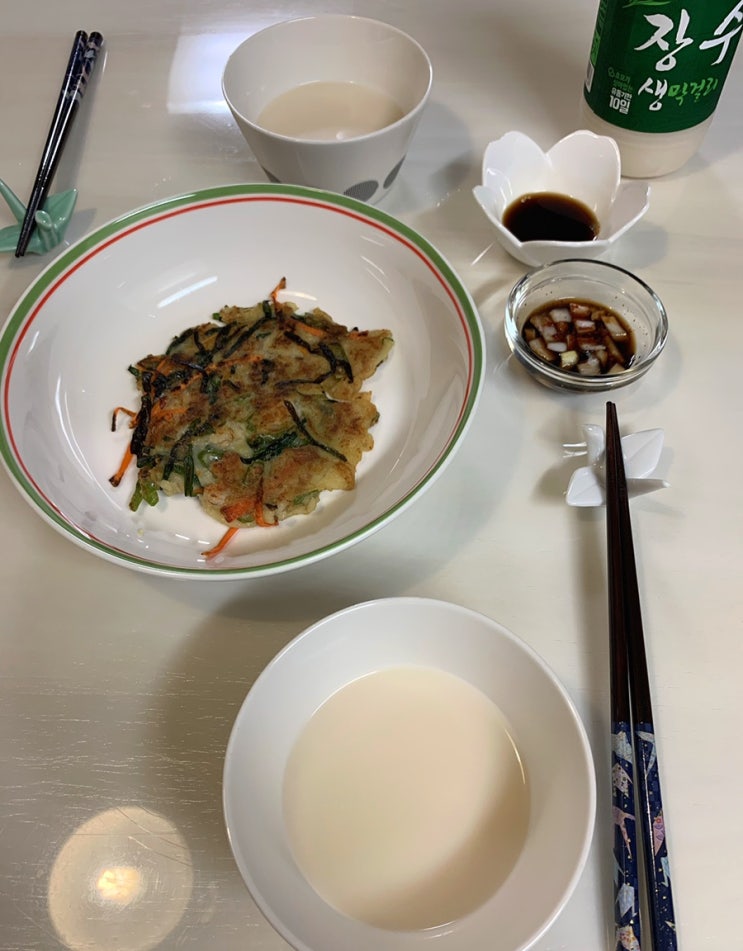  비 오는 날엔 부침개가 진리!! 정말 맛있는 부추전 레시피로 만들어 막걸리랑 먹어요^^