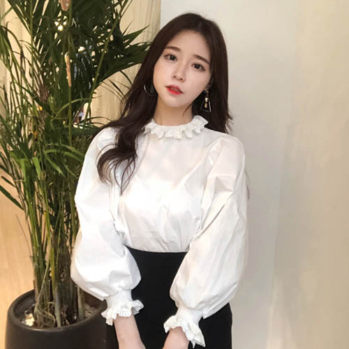선택고민 해결 빅걸스토리 펀칭 레이스 프릴 넥 블라우스 ··· 선택고민 해결 빅걸스토리 펀칭 레이스 프릴 넥 블라우스 ···
