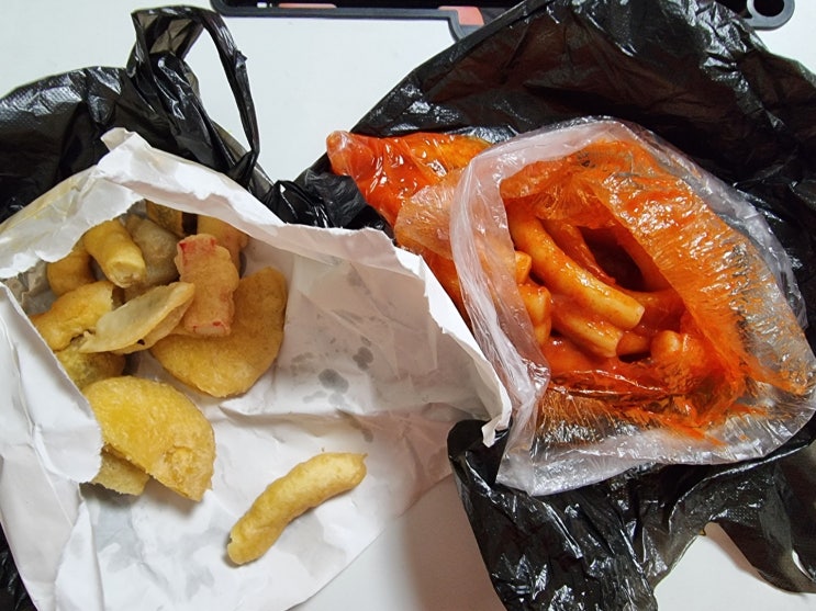  동생이 사다준 야식은 떡볶이