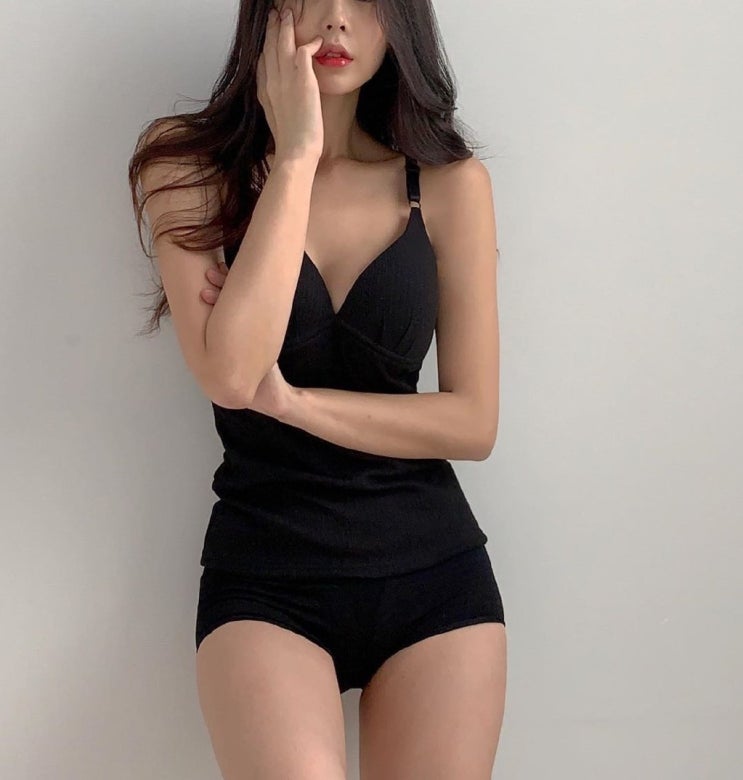 도발적인 몸매라인이 돋보이는 레이싱모델 김별 섹시포즈 사진모음