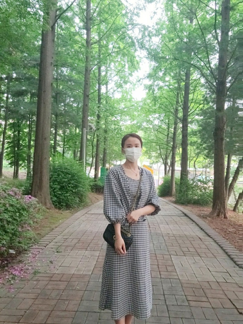 봄 여름에 입기 좋은 리리앤코 데일리핀 밴딩 체크 뷔스티에 원피스 가디건 세트 ^^