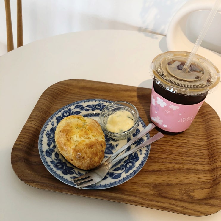  [강릉카페] 감자스콘 찐 맛집 어나더먼스 카페 (Feat. 언제나소돌 펜션)