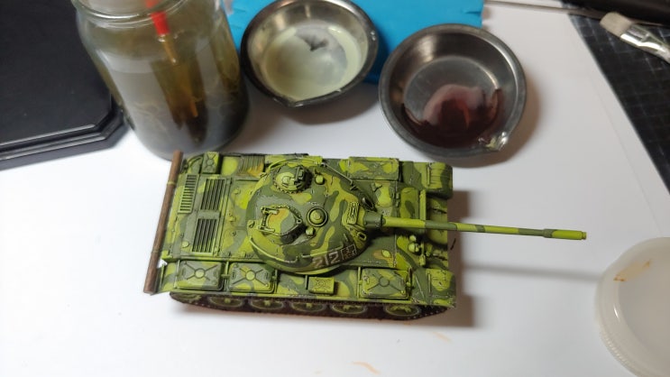  트럼페터 1/72 T-54B 도색중