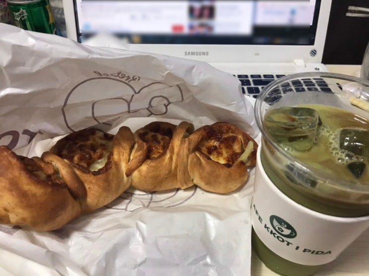  칠곡 탐앤탐스 주차장 팁 유명한 탐탐 고구마 프레즐 포장 테이크아웃