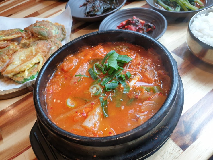  비오는 날 : 뜨끈한 전이 생각날 때 <교동전선생 종로구청점>