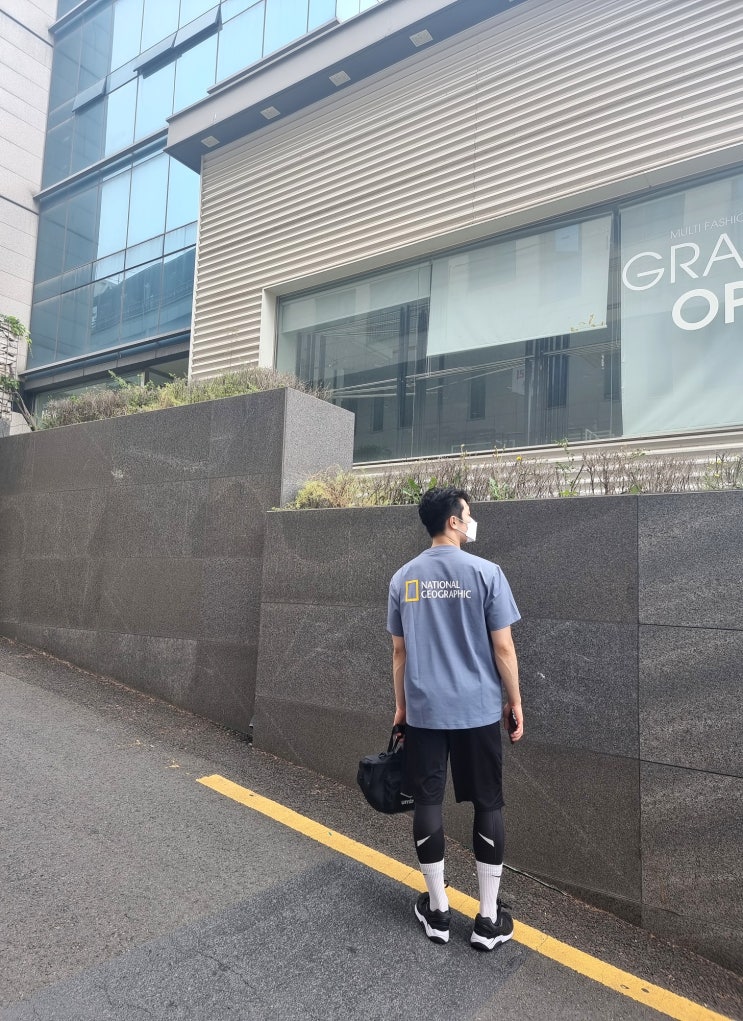 내셔널지오그래픽 반팔 쿨맥스 원단의 등산복장 코디를 내셔널지오그래픽 반팔 쿨맥스 원단의 등산복장 코디를