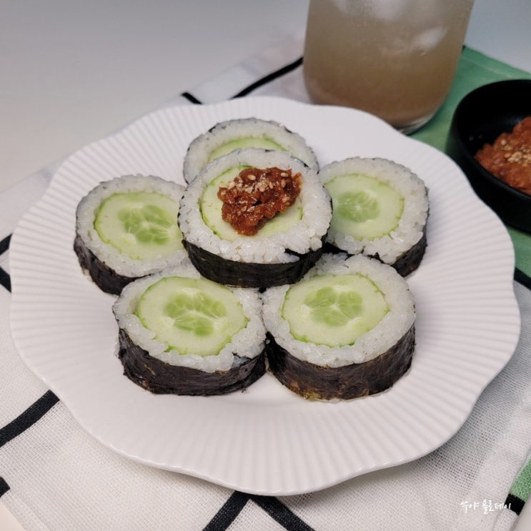 통오이김밥 만들기 등산 도시락 으로 추천해요 통오이김밥 만들기 등산 도시락 으로 추천해요