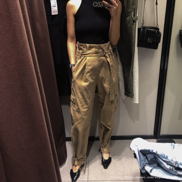  자라 ZARA 포켓 카고 팬츠, 홀터넥 데일리룩 코디