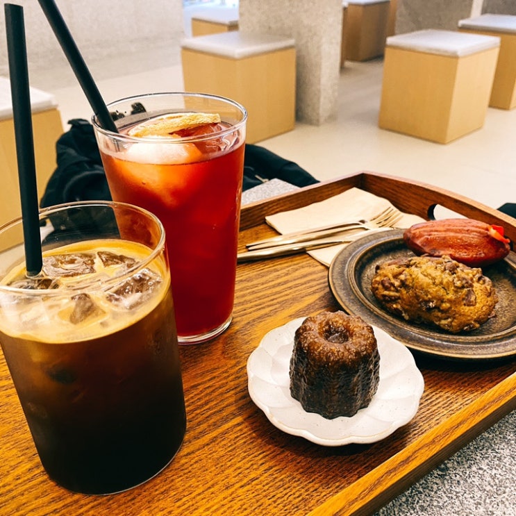  [명동 카페] 명동에 이런 카페가 있다고? 맛있는 디저트와 분위기 맛집 을지로 입구 <크림시크> 내돈내산 후기
