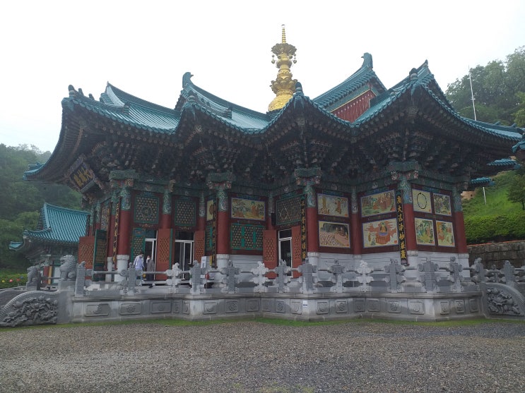  비오는 날의 용인 법륜사(法輪寺)