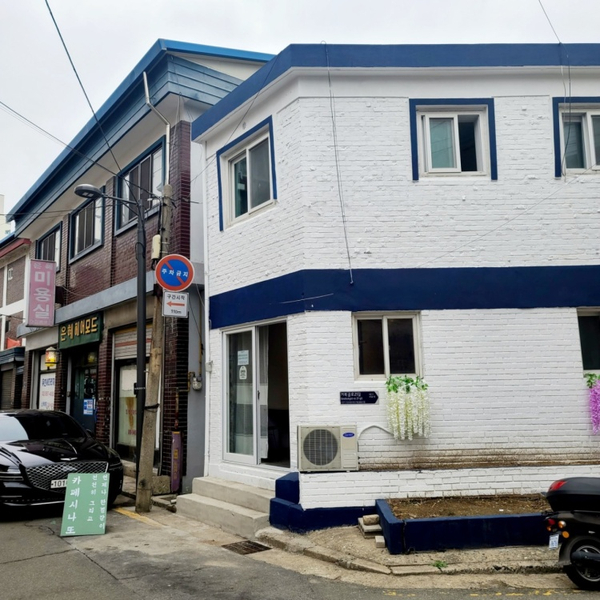  로고와 명함 디자인의  일러스트 제작이 되나요?