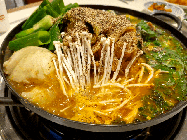  제주 연동맛집 제라진감자탕 , 푸짐하고 깔끔한 신상 감자탕 :)