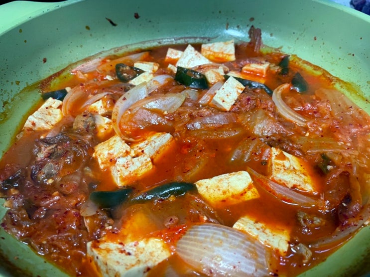  김치찌개밀키트 식뽕 매운김치찌개 국내산 김치 돼지고기 존맛탱