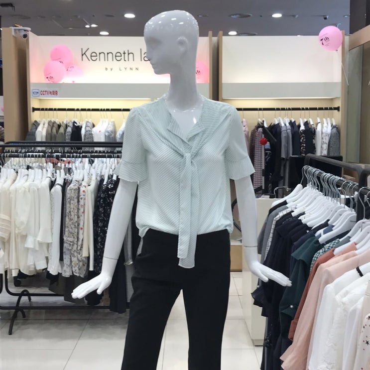 후기가 좋은 케네스레이디 브이넥 리본 블라우스 ··· 후기가 좋은 케네스레이디 브이넥 리본 블라우스 ···