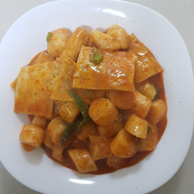  떡볶이 황금 레시피로 만들었어요.