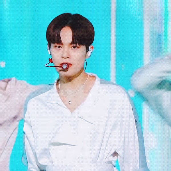 더쇼 AB6IX(에이비식스) 전웅 김동현 박우진 이대휘 '감아' 무대 움짤! 더쇼 AB6IX(에이비식스) 전웅 김동현 박우진 이대휘 '감아' 무대 움짤!