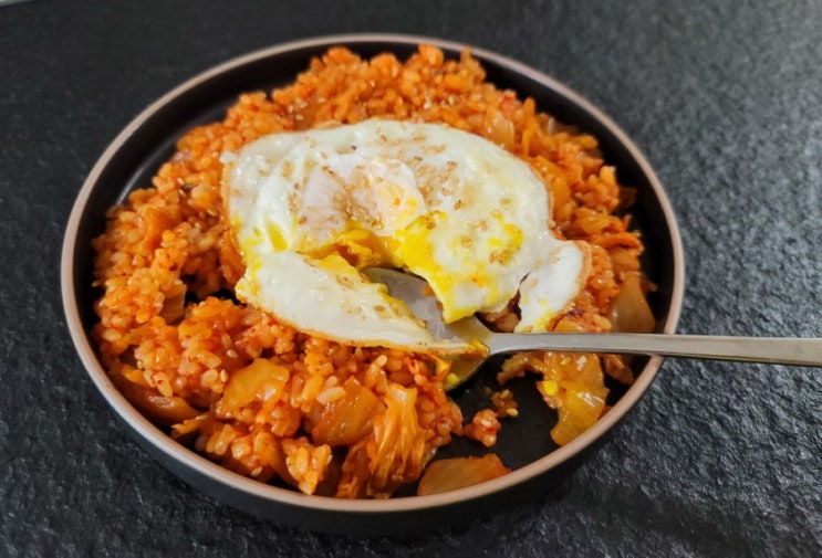  정말 간단하고 맛있는 김치볶음밥 레시피