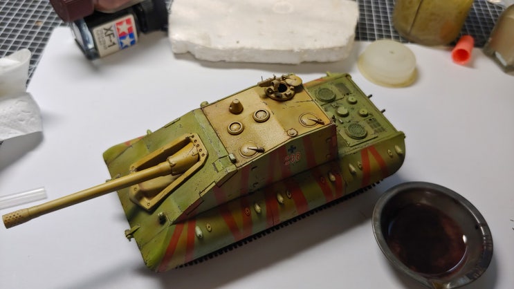  모델콜렉트 1/72 E100 STUG 도색중