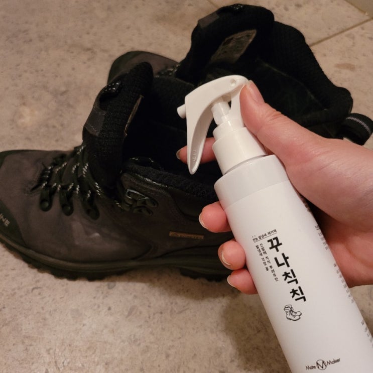  군인필수품으로 소문난 꾸나칙칙 군화신발탈취제!! 고민되는 모든 발냄새 제거제로도 활용만점 :)