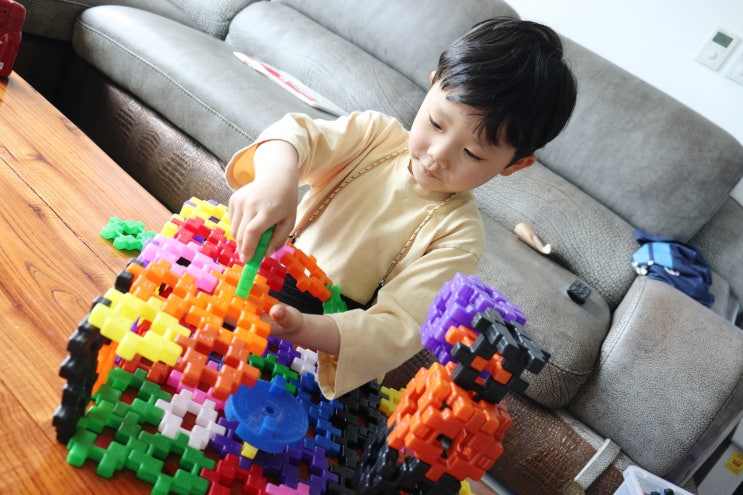  아이 창의력 키우기 꼬마사각블럭 활용기 스스로 뚝딱