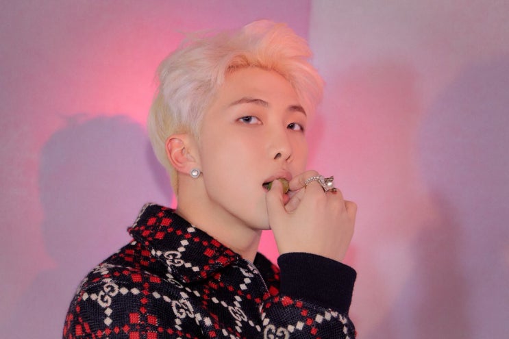  [음악]방탄소년단 RM-Trivia 承 : Love/ 저 무수히 많은 직선들 속 내 사랑, 그 위에 살짝 앉음 하트가 돼/ 드디어 내일 아기다리고기다리던 Butter 발매!